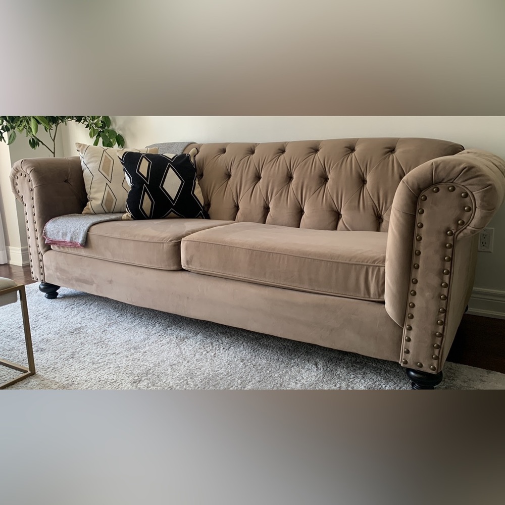 LUXURIOUS VELVET CHESTERFIELD SOFA IN TAUPE